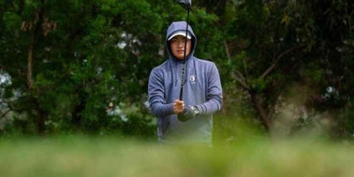 Kiwi Kobori Takes Lead in Asia-Pac Amateur Golf